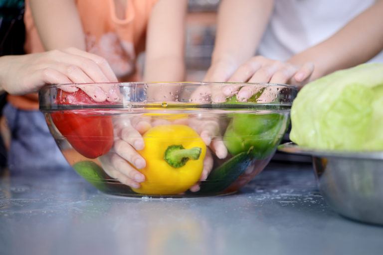 Desinfectar frutas y verduras para evitar contagios, virus y bacterias